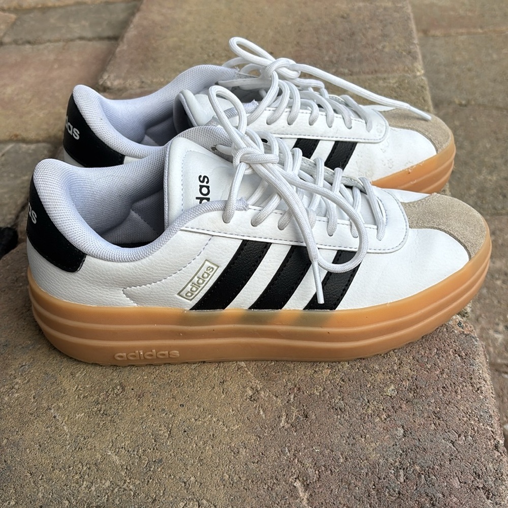 Adidas Women’s White & Black Court-Style Sneakers with Gum Sole - Picture 4 of 8